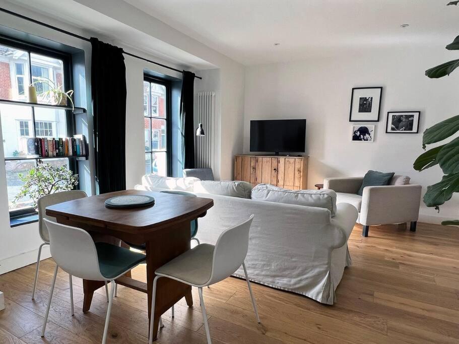 Apartment Poets Rest, Free Parking, Ev Socket Fees Apply Walk To *